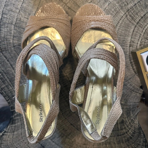 Tan and cream wedges gorgeous comfortable wedges size women’s 9 - Picture 4 of 5